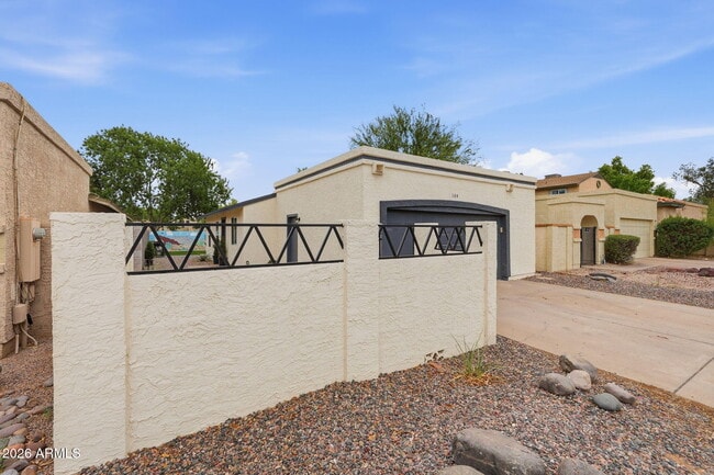 Photo - 630 E Jensen St