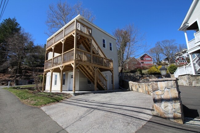 Building Photo - 272 Valley Rd Unit 2
