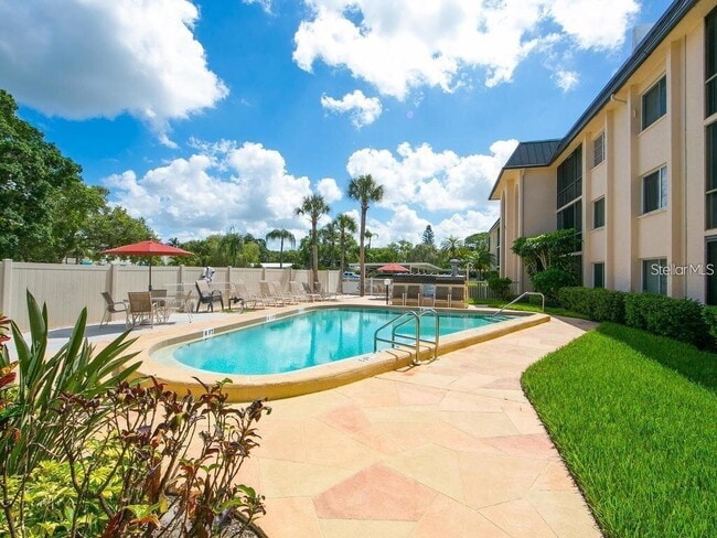 "Fully Renovated 2-Bed, 2-Bath Condo on Minutes from Siesta Key Beach