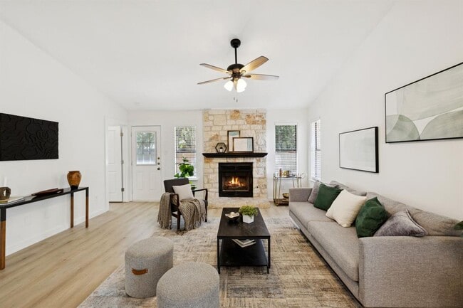 Photo - 2900 Sabinal Trail