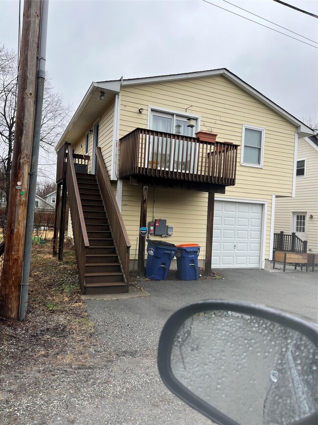 Building Photo - 7 Bank St Unit 2