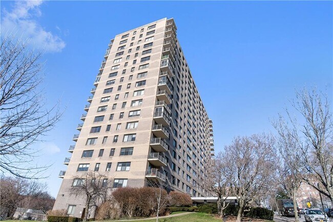 3671 Hudson Manor Ter Unit 14h  