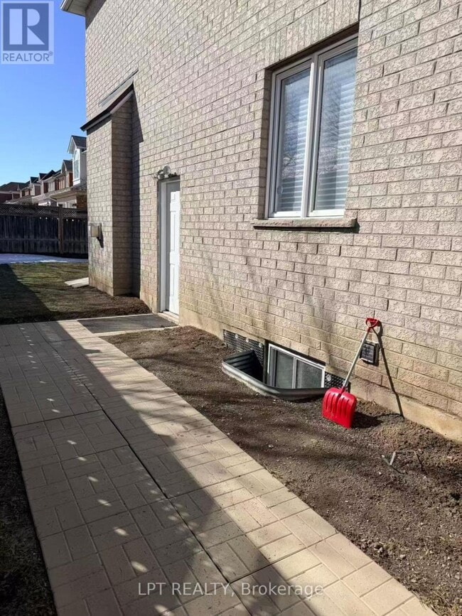 Photo - 50 Royal Gala Crescent