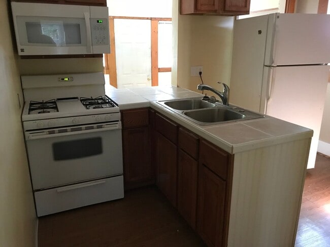 Photo - 930 Hudson Ave