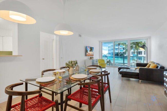 Photo - 5050 Collins Ave Unidad ID1227200P