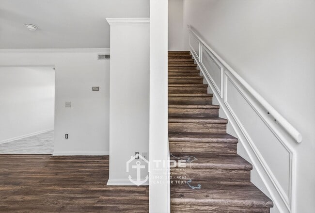 Photo - Comfortable Living Near Greenway Access