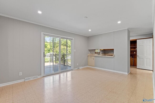 Photo - 407 Hillmont Dr NW