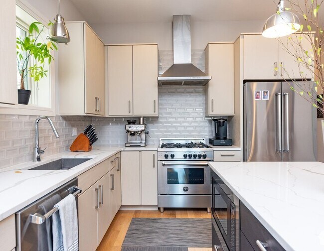 3049 N Clybourn Ave Unit 1