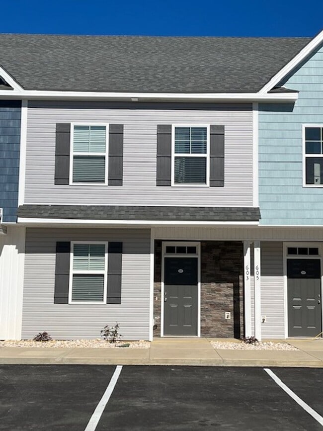 Building Photo - Beachside Village Townhomes: 3 bedroom 3.5...