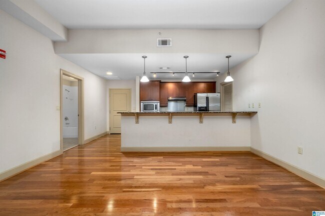 Photo - 1040 Broadway St Unidad 306