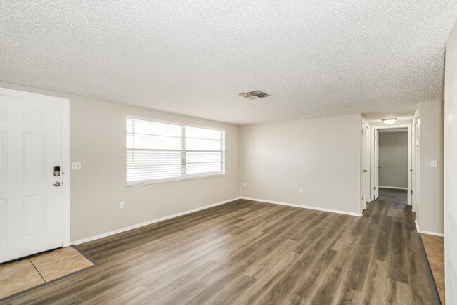 Photo - 11610 Meadow Dr