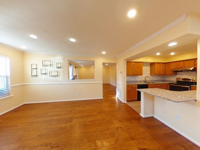 Photo - 3 Bedrooms, 2.5 Bathrooms Townhouse Rental in the Gables of York County