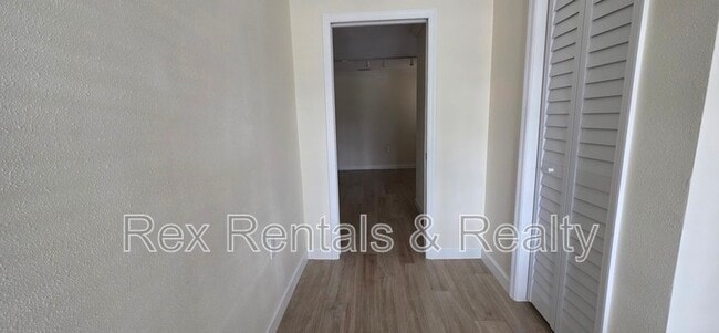 Photo - 4095 14th St NE