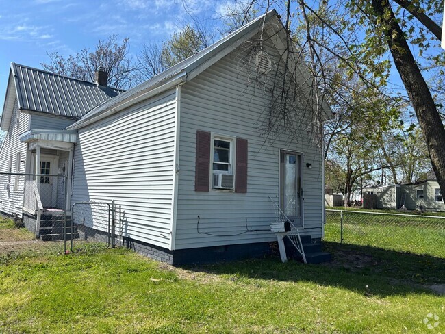 Building Photo - 1800 N 6th Ave Unit A Rental