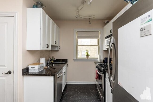 Building Photo - 2 bedroom in Chicago IL 60640 Unit 2 Rental