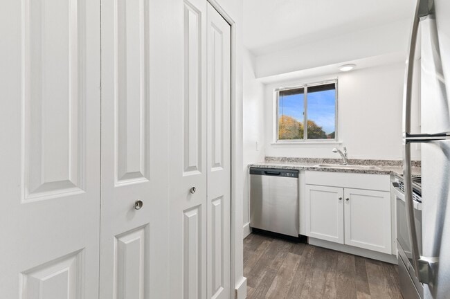 Alacena - The Cove at Allen Park - Allen Park, MI