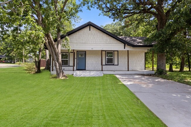 Charming Renovated Home for Lease in Denison! - Charming Renovated Home for Lease in Denison!