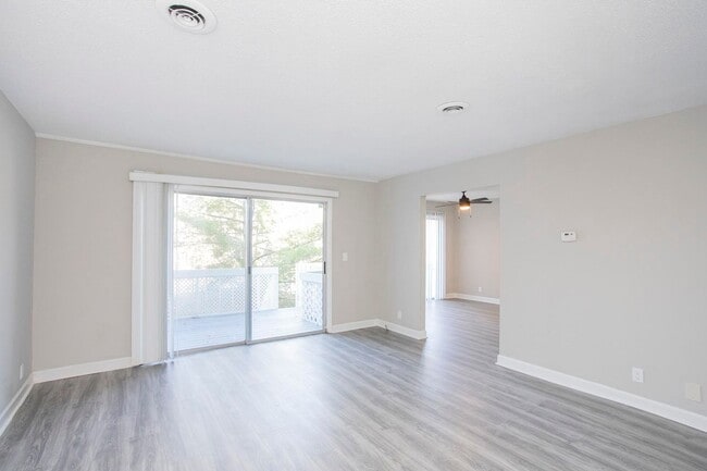 Photo - 421 Raintree Dr