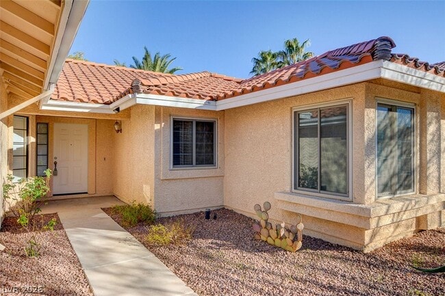 Photo - 2302 Fairbourne Way