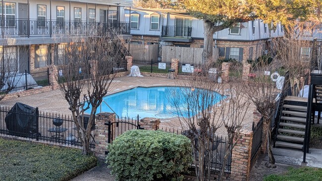 Building Photo - 3131 Southwest Fwy Unit C40