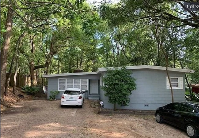 Building Photo - 4 Bed/ 2 bath House with Fenced Yard!! Available August 2026!