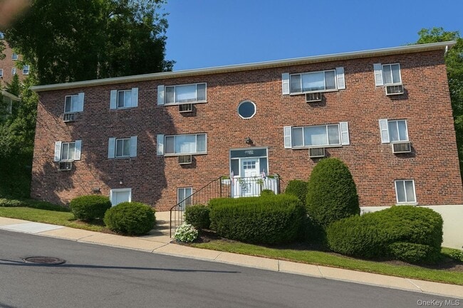 Building Photo - 14 Grant St Unit 2C Rental