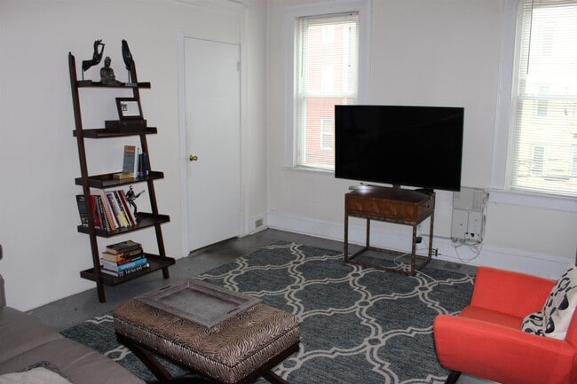 Building Photo - 329 Monroe St Unit 3 Rental