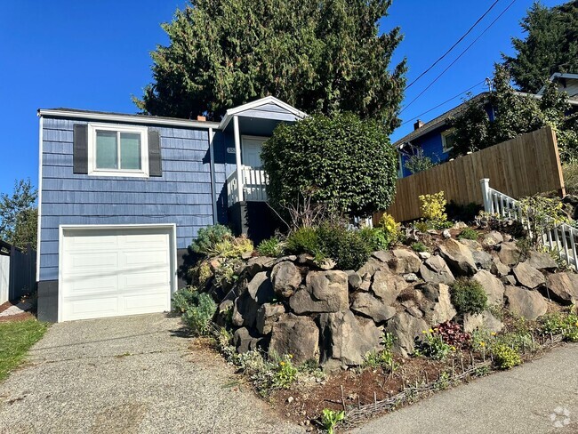 Building Photo - 3 Bd / 2 Ba Seattle Home