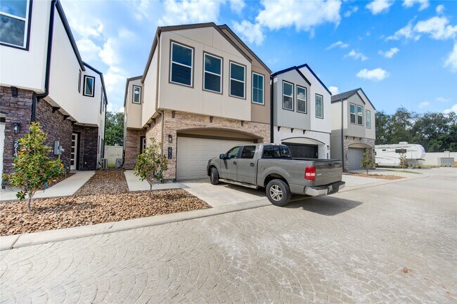 Photo - 2912 El Fenice Ln