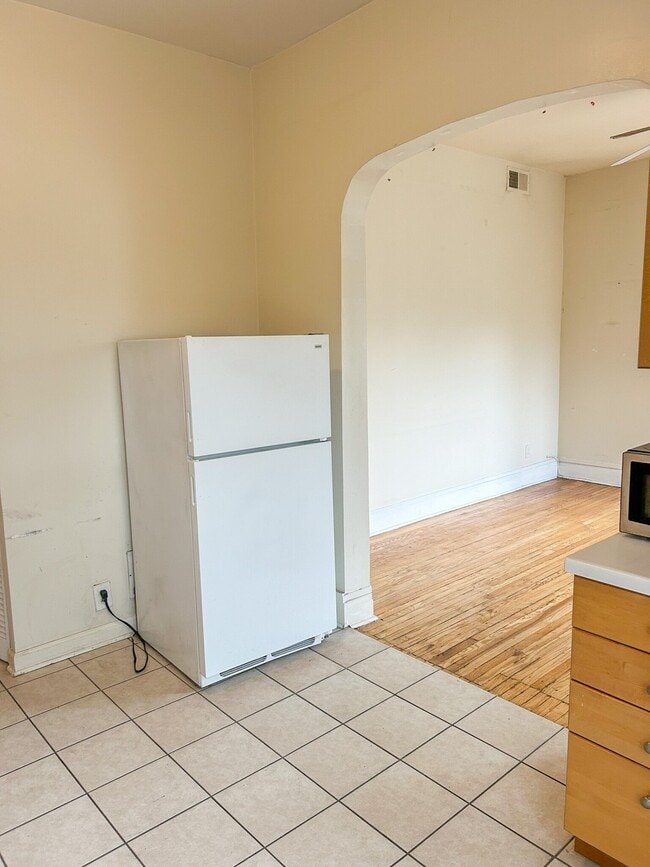 Photo - 703 W Willow St Unit 2