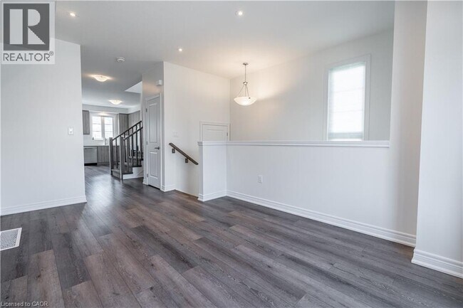 Photo - 120 Court Dr