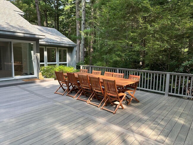 33 Oakhill Ln