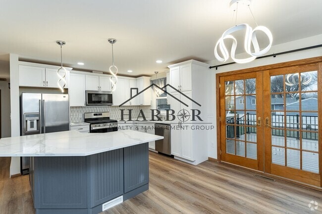 Building Photo - 1709 8 1/2 Avenue SE Rental