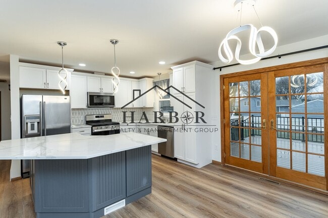 1709 8 1/2 Avenue SE - 1709 8 1/2 Avenue SE House