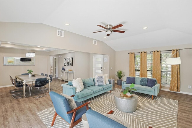 Photo - 812 Green Brook Dr Unit ID1019495P