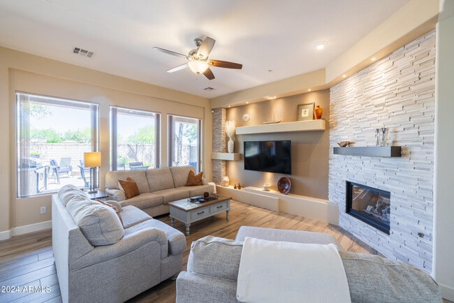 12368 W Hedge Hog Pl