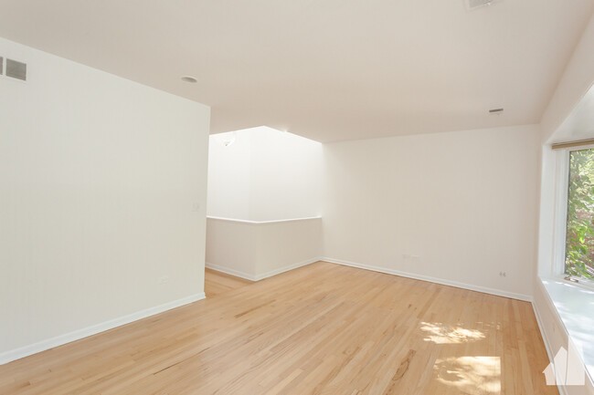 Photo - 644 W Webster Ave Townhome