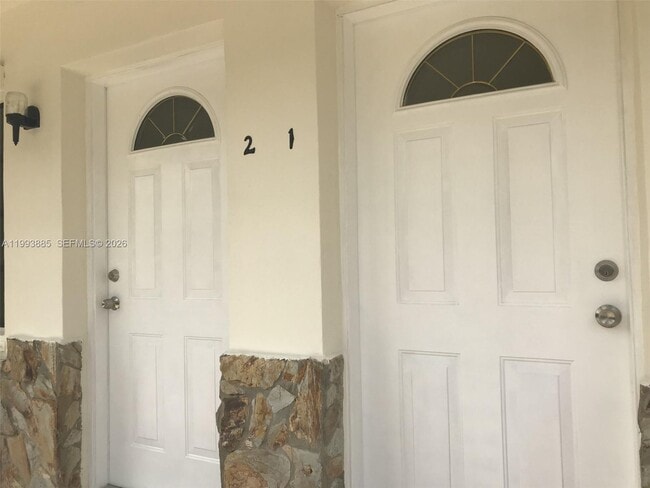 Building Photo - 2362 NW 34th St Unit 2