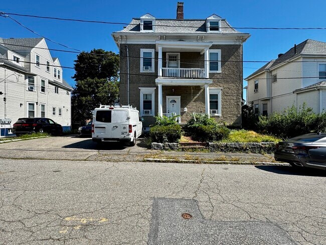 Building Photo - 12 Clark St Unit 3