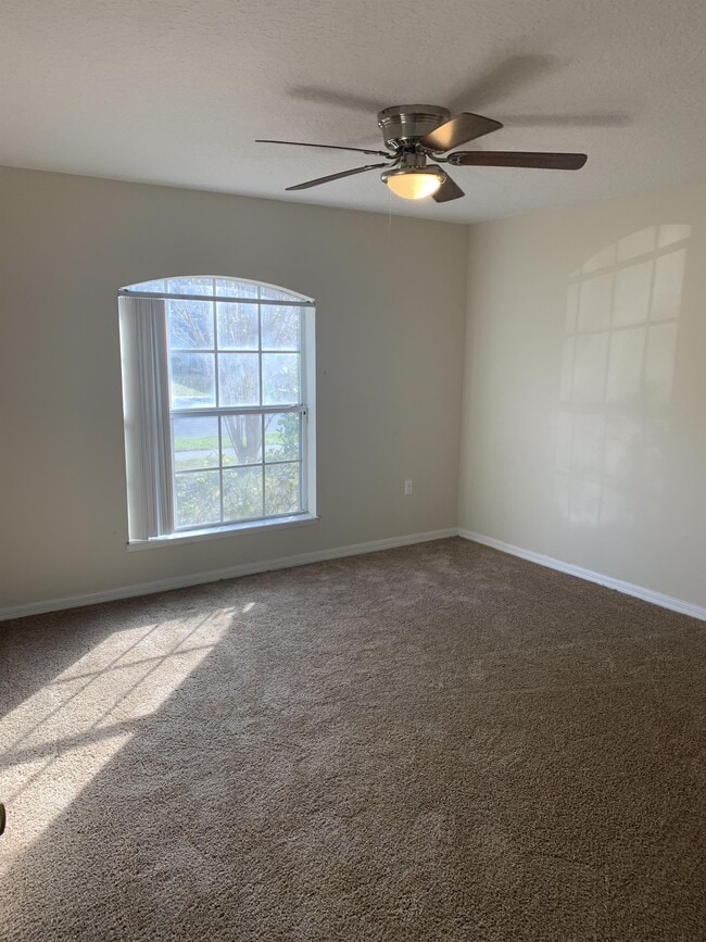 Photo - 4690 Salamander St