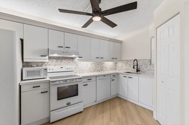 Photo - 5900 Camino Del Sol Unit 304