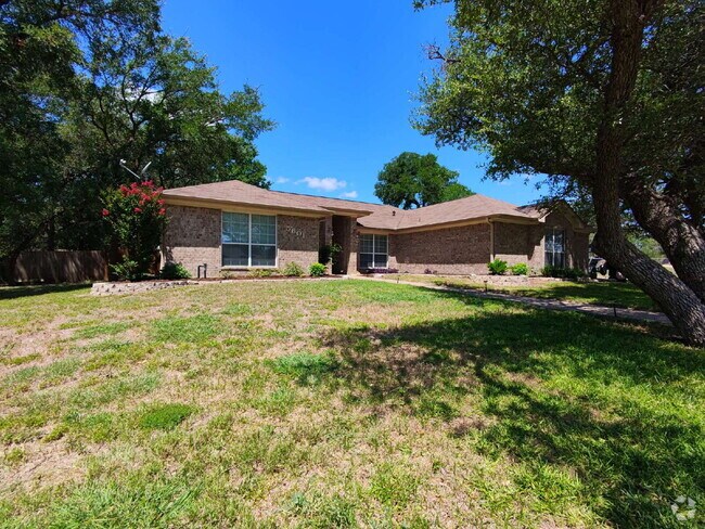 Building Photo - "Spacious 3-Bedroom Retreat with 2 Full Ba... Rental