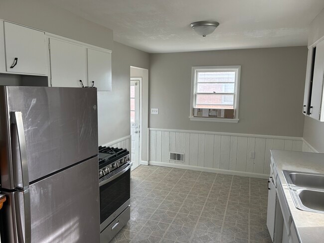 Photo - 2328 Farnsley Rd