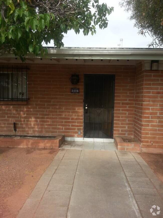 Building Photo - 4 Plex - 2 Bedroom Unit for Rent Rental