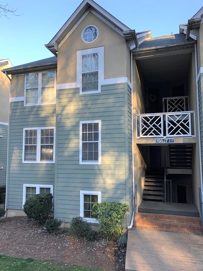 Building Photo - 19827 Henderson Rd