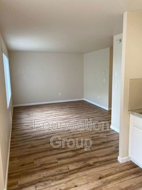 Photo - 400 10th Ave