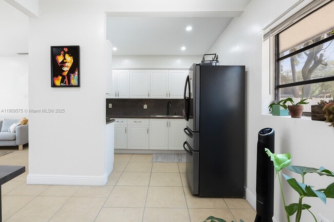 Photo - 250 NE 170th St