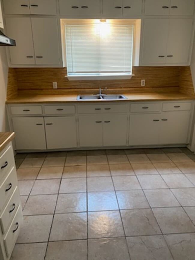 Photo - 1408 NW Ozmun- AVAILABLE NOW!