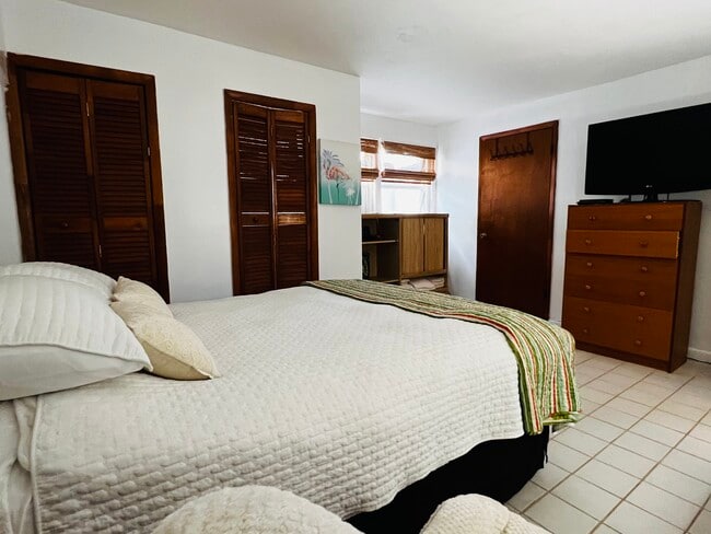 Building Photo - 514 University Blvd Unit Beahc Apartment