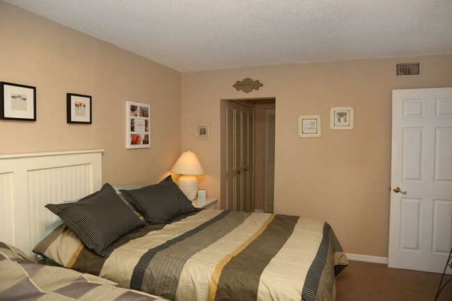 Photo - 1/1 first floor condo with community pool ...